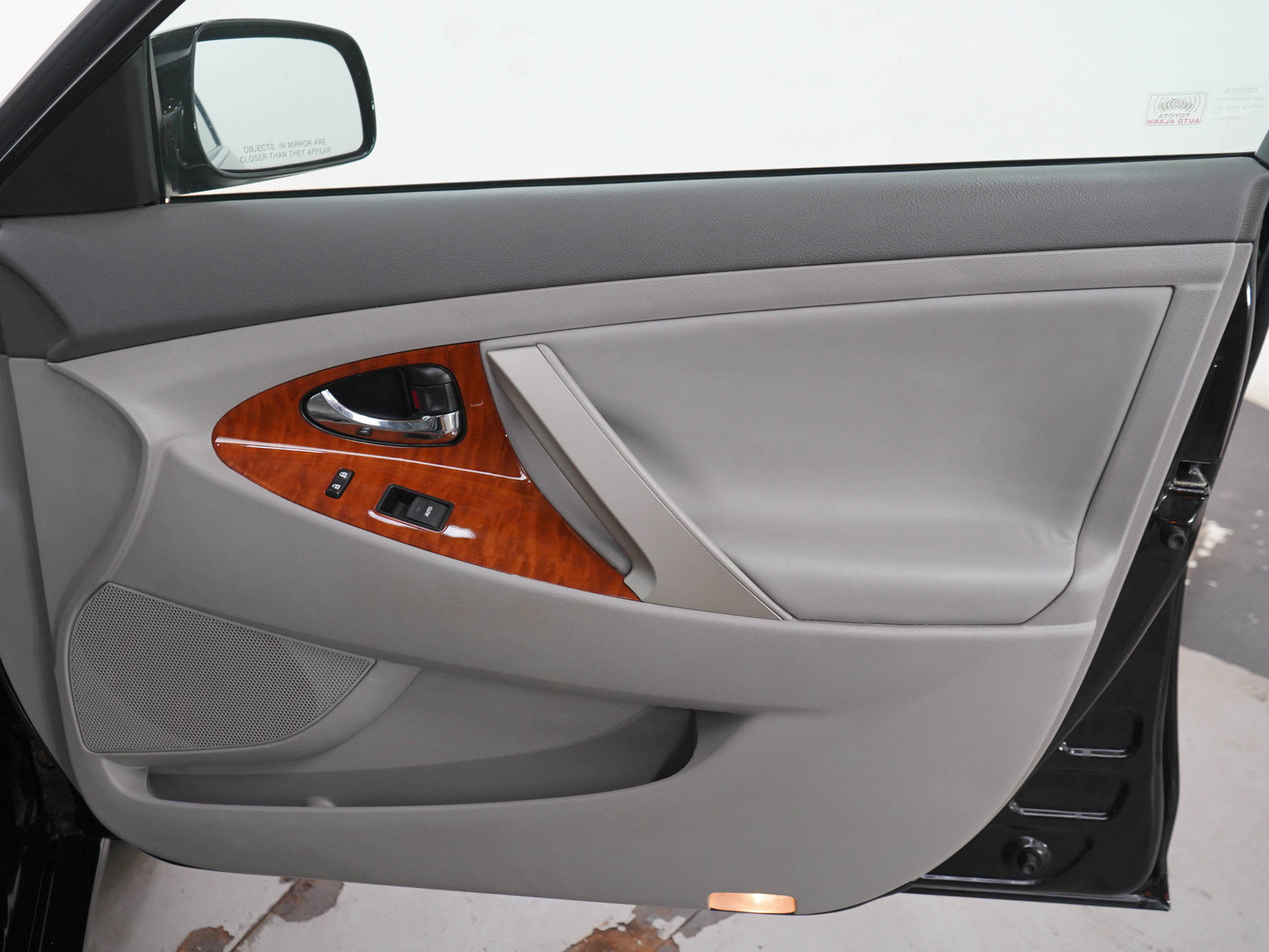 Used 2011 Toyota Camry XLE w/ XLE Extra-Value Pkg #1 FWD image 11