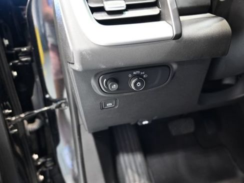 Used 2024 GMC Terrain SLE w/ Driver Convenience Package FWD image 22