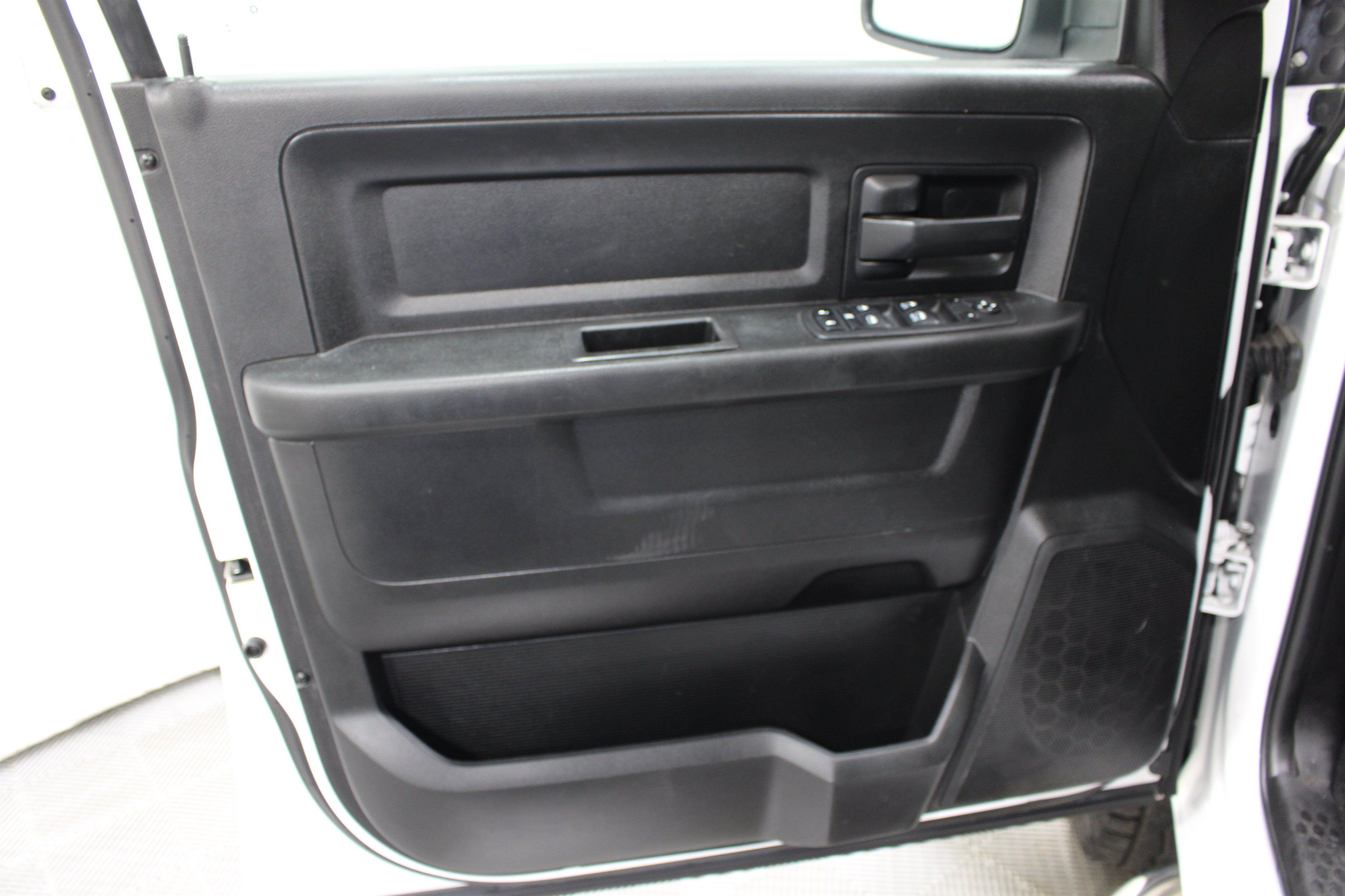 Used 2018 RAM 2500 Tradesman w/ Chrome Appearance Group AWD/4WD image 6