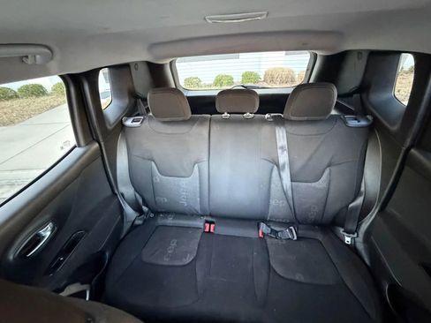 Used 2017 Jeep Renegade Latitude image 7