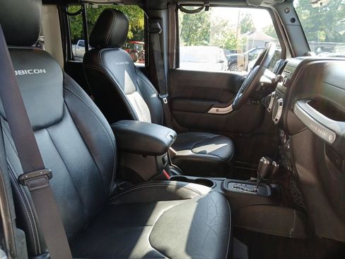 Used 2014 Jeep Wrangler Unlimited Rubicon w/ Connectivity Group AWD/4WD image 17