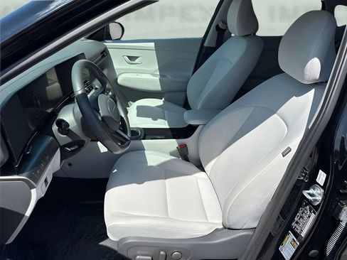 Used 2025 Hyundai Kona SEL FWD image 9