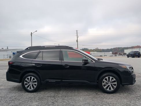 Used 2022 Subaru Outback Premium image 2