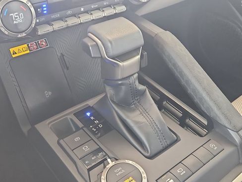 Used 2024 Toyota Tacoma Limited w/ Limited Package (LT) image 12