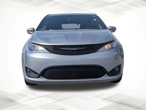 Used 2019 Chrysler Pacifica Touring Plus w/ S Appearance Package image 9