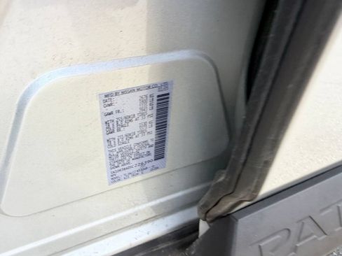 Used 2025 Nissan Pathfinder SV FWD image 30