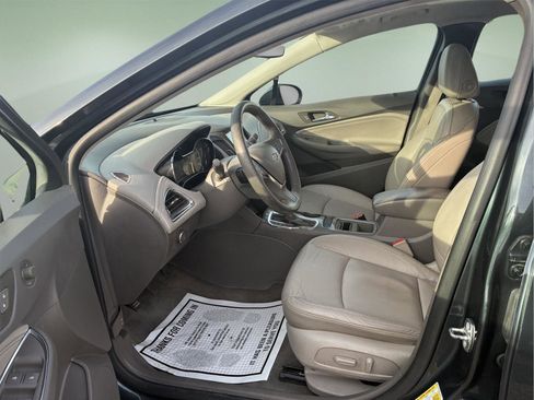 Used 2018 Chevrolet Cruze Premier image 12
