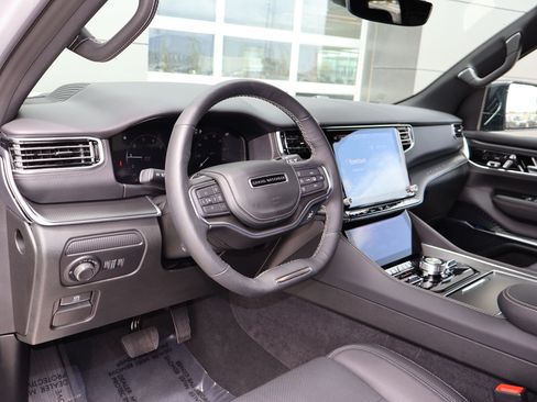 Used 2026 Jeep Grand Wagoneer Summit AWD/4WD image 13