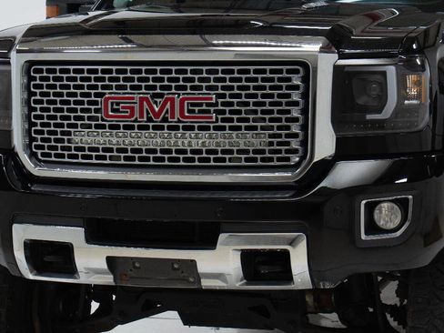 Used 2016 GMC Sierra 2500 Denali w/ Duramax Plus Package AWD/4WD image 10