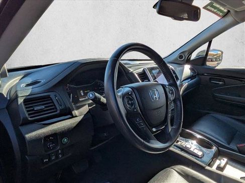 Used 2017 Honda Pilot Touring image 10