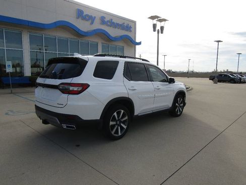 Used 2023 Honda Pilot Touring image 5