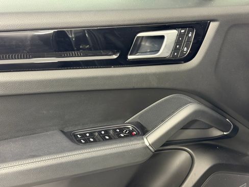 Certified 2022 Porsche Cayenne image 15