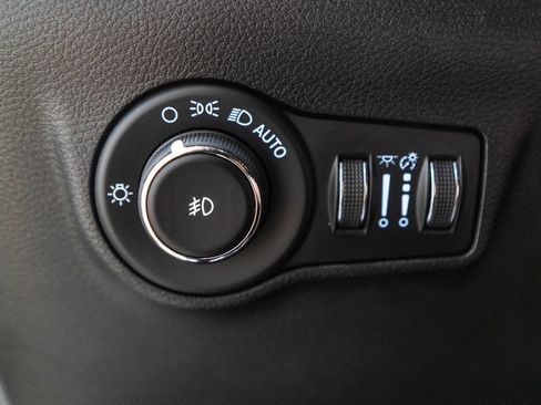 Used 2023 Jeep Compass Limited w/ Sun and Sound Group AWD/4WD image 24