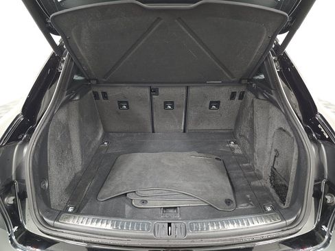 Used 2022 Porsche Macan w/ Premium Package Plus AWD/4WD image 17