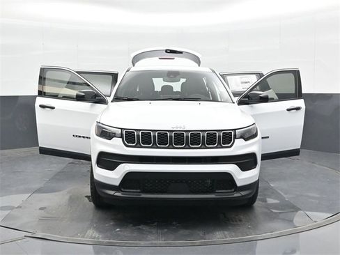 Used 2025 Jeep Compass Sport image 47