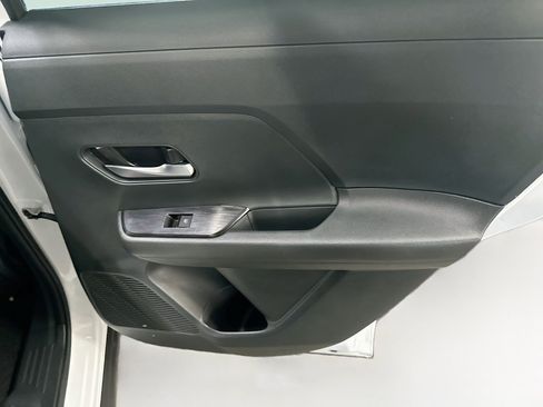 Used 2025 Nissan Kicks SV AWD/4WD image 26