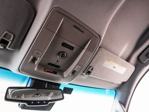 Used 2017 GMC Yukon SLT image 32