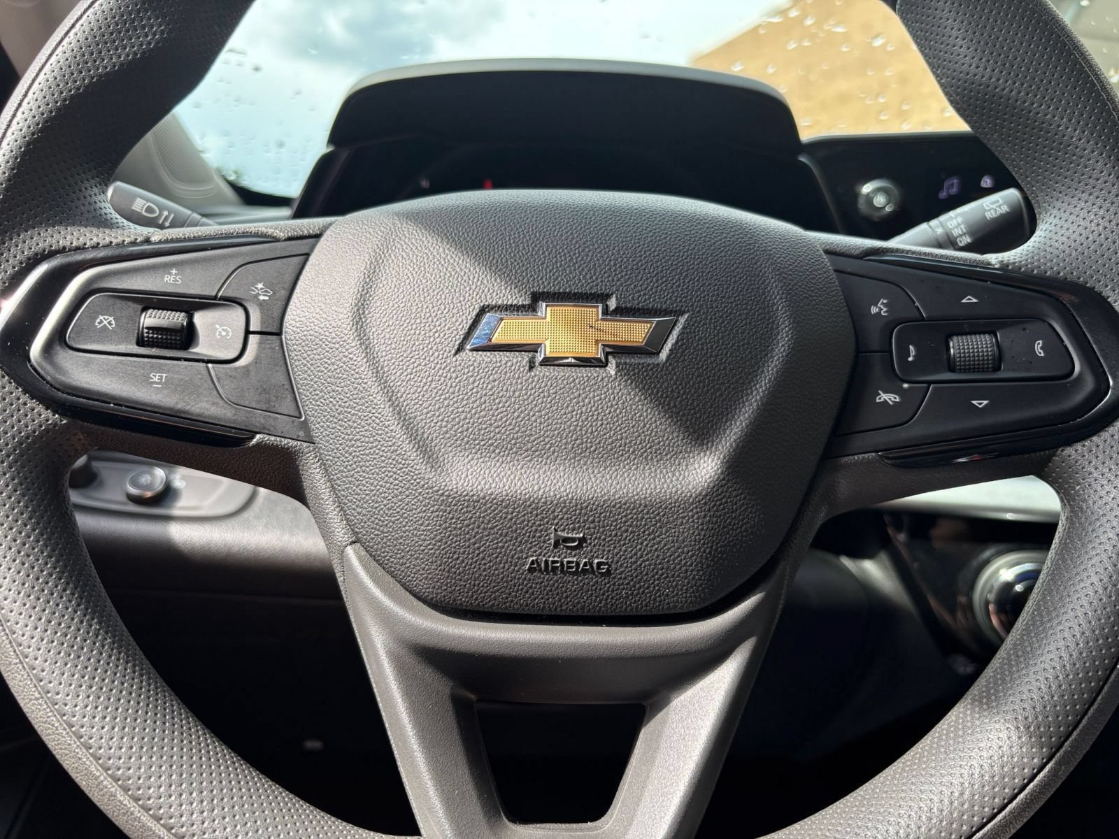 Used 2025 Chevrolet Trax LT FWD image 30