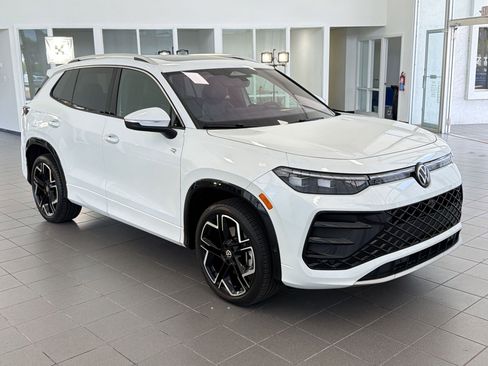 Used 2025 Volkswagen Tiguan SEL R-Line image 7