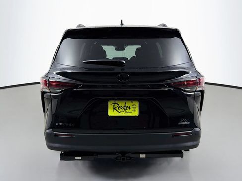 New 2026 Toyota Sienna XLE Woodland Edition AWD/4WD image 6