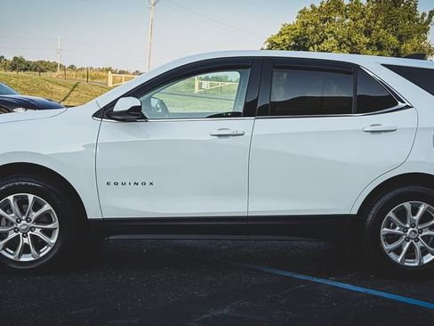 Used 2020 Chevrolet Equinox LT w/ Driver Convenience Package AWD/4WD image 17