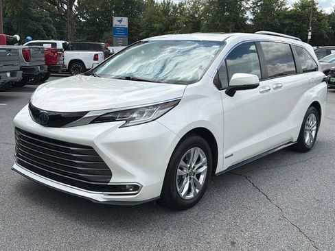 Used 2021 Toyota Sienna Limited FWD image 3