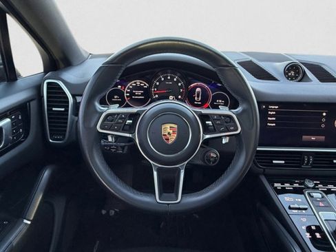 Used 2023 Porsche Cayenne Platinum Edition w/ Performance Package image 15