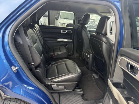 Used 2020 Ford Explorer XLT w/ Equipment Group 202A RWD image 16