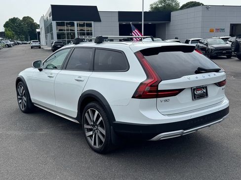 Used 2023 Volvo V90 B6 Cross Country Ultimate AWD/4WD image 6