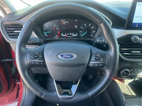 Used 2021 Ford Escape SE w/ SE Sport Appearance Package image 9