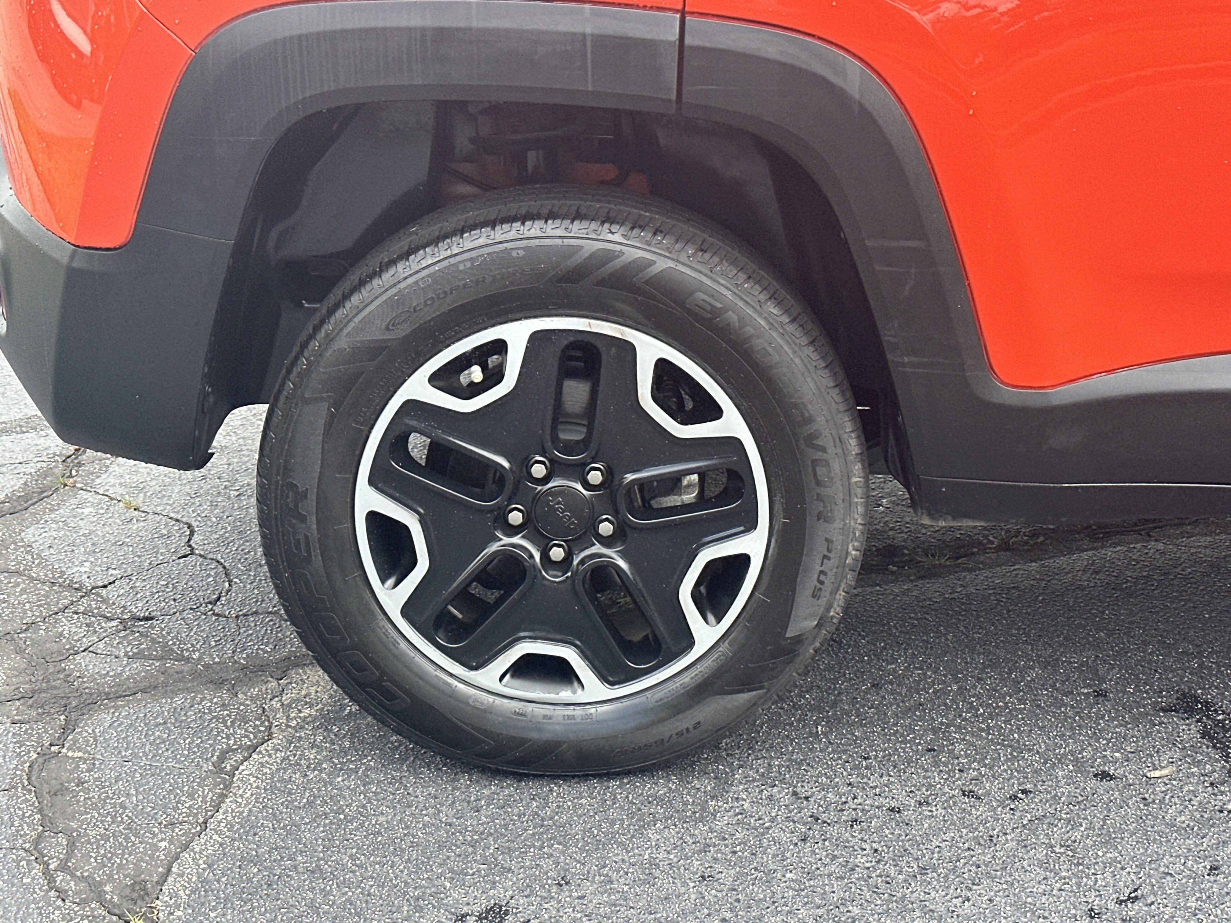 Used 2017 Jeep Renegade Trailhawk w/ Premium Trailhawk Package AWD/4WD image 17