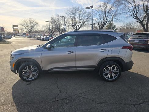 Used 2021 Kia Seltos SX w/ SX Sunroof Package image 3