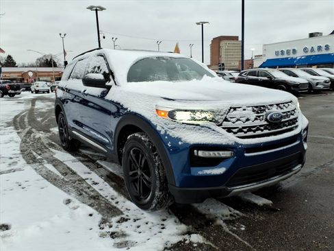 Certified 2023 Ford Explorer XLT w/ Equipment Group 202A image 3