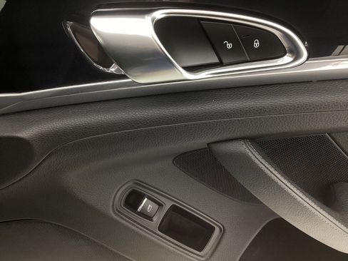 Used 2013 Porsche Panamera S image 37