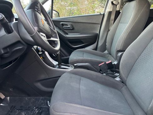 Used 2020 Chevrolet Trax LS w/ Tint and Cruise Package image 10