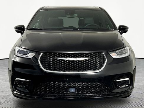 Used 2025 Chrysler Pacifica Select FWD image 2