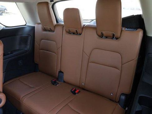 Used 2025 Nissan Pathfinder Platinum AWD/4WD image 12