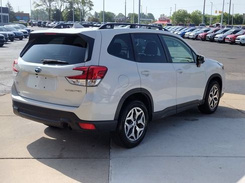 Used 2022 Subaru Forester Premium AWD/4WD image 5