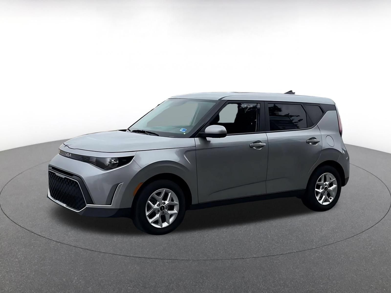 Used 2025 Kia Soul LX w/ LX Technology Package FWD image 7