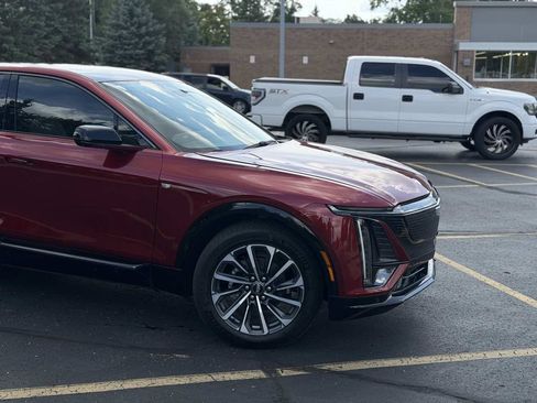 Used 2024 Cadillac Lyriq Sport AWD/4WD image 4