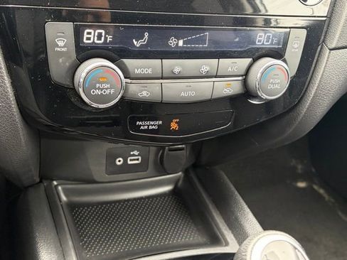 Used 2018 Nissan Rogue SV AWD/4WD image 22