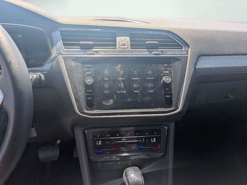 Used 2022 Volkswagen Tiguan SE AWD/4WD image 33