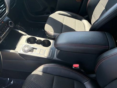 Certified 2025 Ford Escape ST-Line AWD/4WD image 18