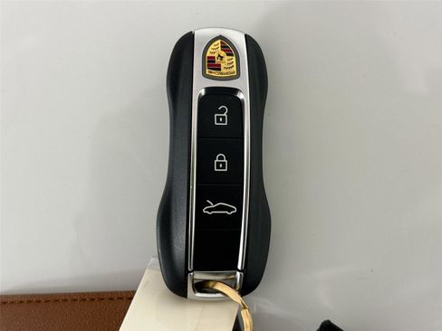 Used 2025 Porsche 911 Carrera image 17