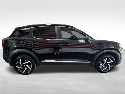 Used 2026 Nissan Kicks SV FWD image 4