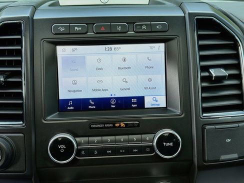 Used 2020 Ford Expedition Limited w/ Equipment Group 303A AWD/4WD image 17