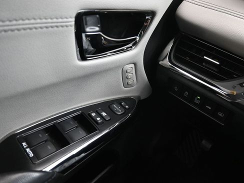 Used 2016 Toyota Avalon Limited image 10