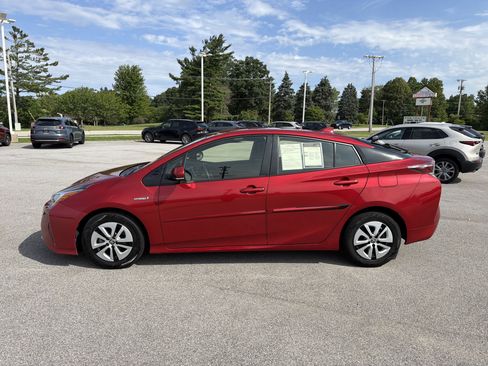 Used 2016 Toyota Prius Three w/ Protection Package FWD image 4
