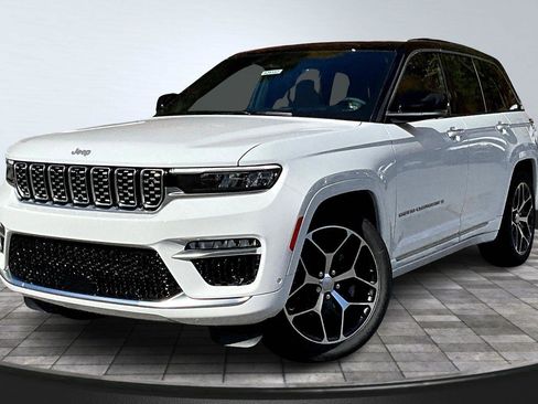 New 2025 Jeep Grand Cherokee Summit image 2