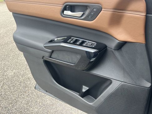 New 2026 Nissan Pathfinder Platinum FWD image 16